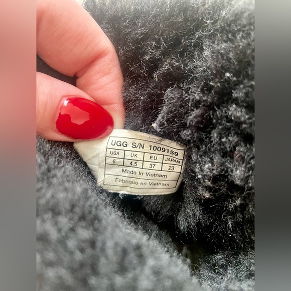 Black Short Ugg Boots - Picture 7 of 9